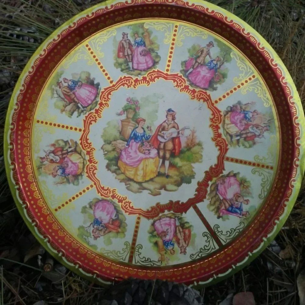 Beautiful Vintage Tin Tray - 12"